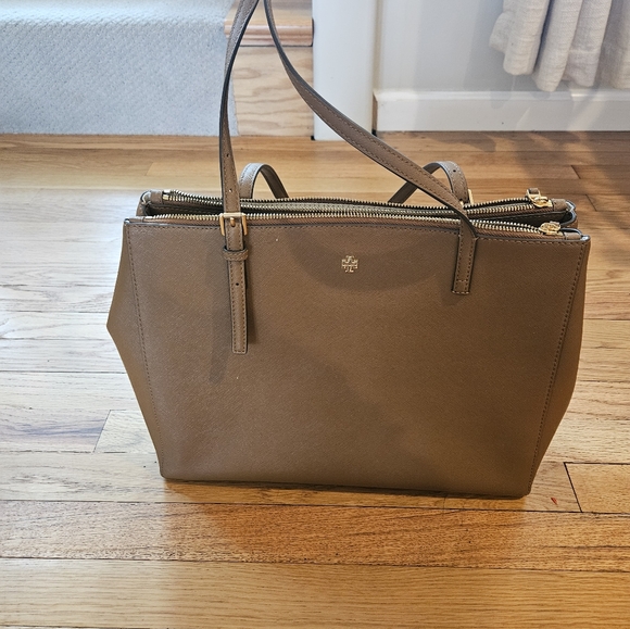 Tory Burch 134837 Emerson Large Double Zip Tote Moose Saffiano Leather Bag - Picture 12 of 14